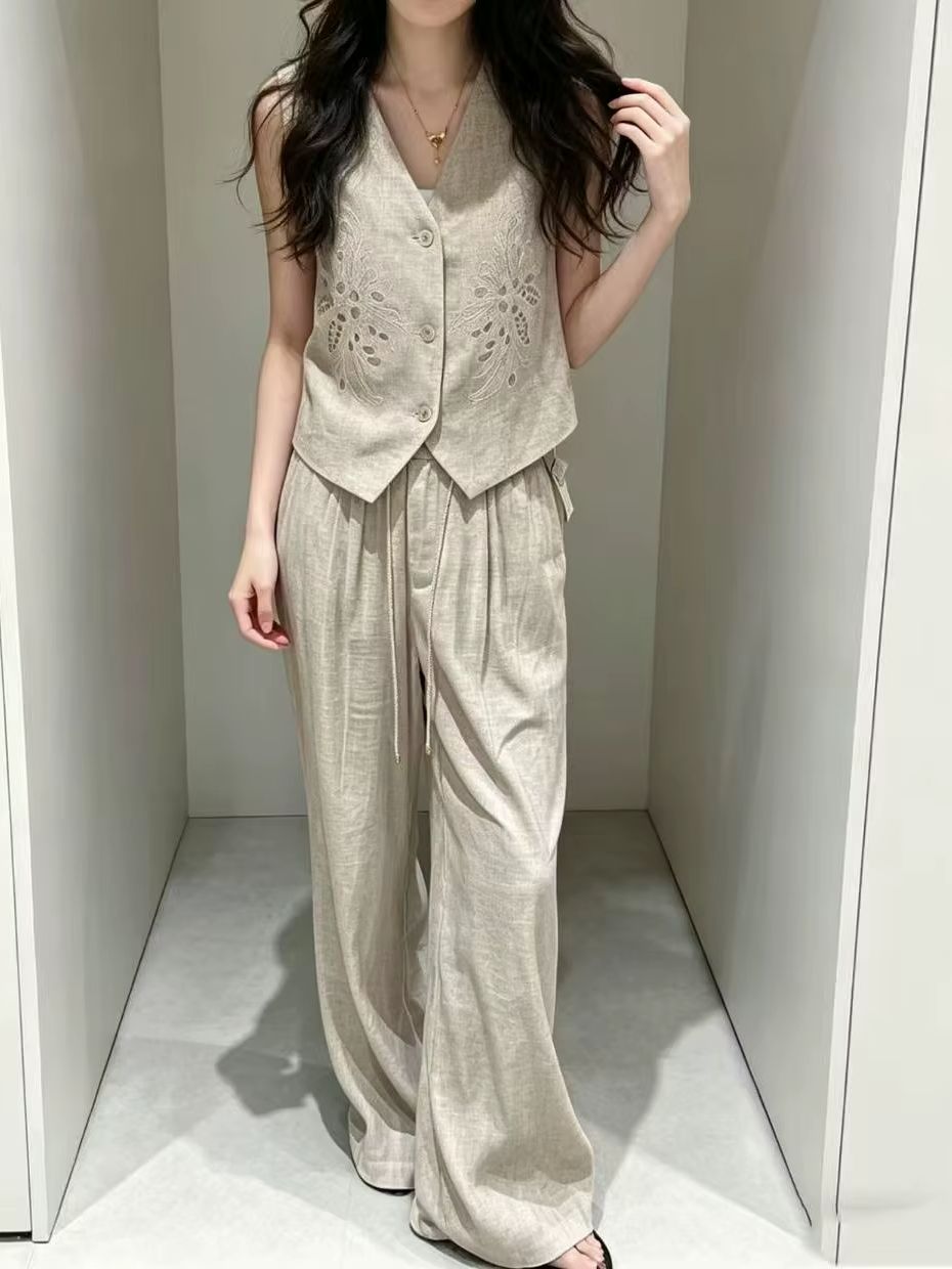 Embroidery Vest - Elegant linen embroidered sleeveless vest and