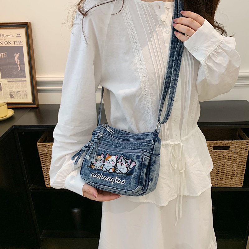 Cute Korean Style Embroidered  - Embroidery Keychain recensione e prezzo