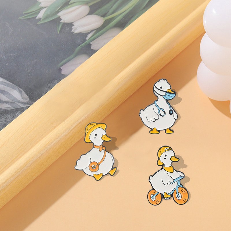 Pin Custom Goose Duck Shopping - Embroidery Love recensione e prezzo