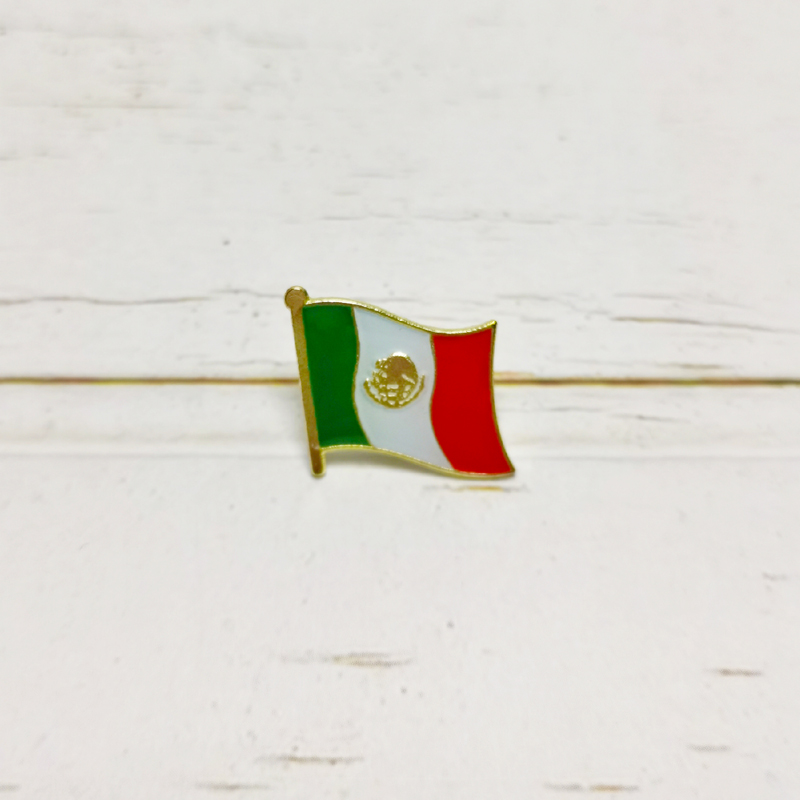 National Flag Metal Lapel Pin  - Embroidery World recensione e prezzo