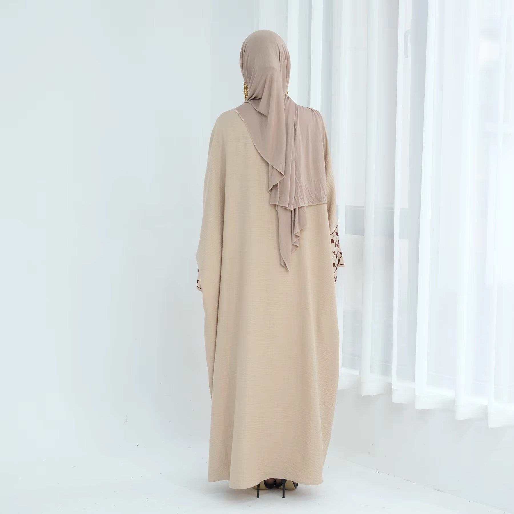 New Embroidery Abayas for Wome - Embroidery Kebaya recensione e prezzo