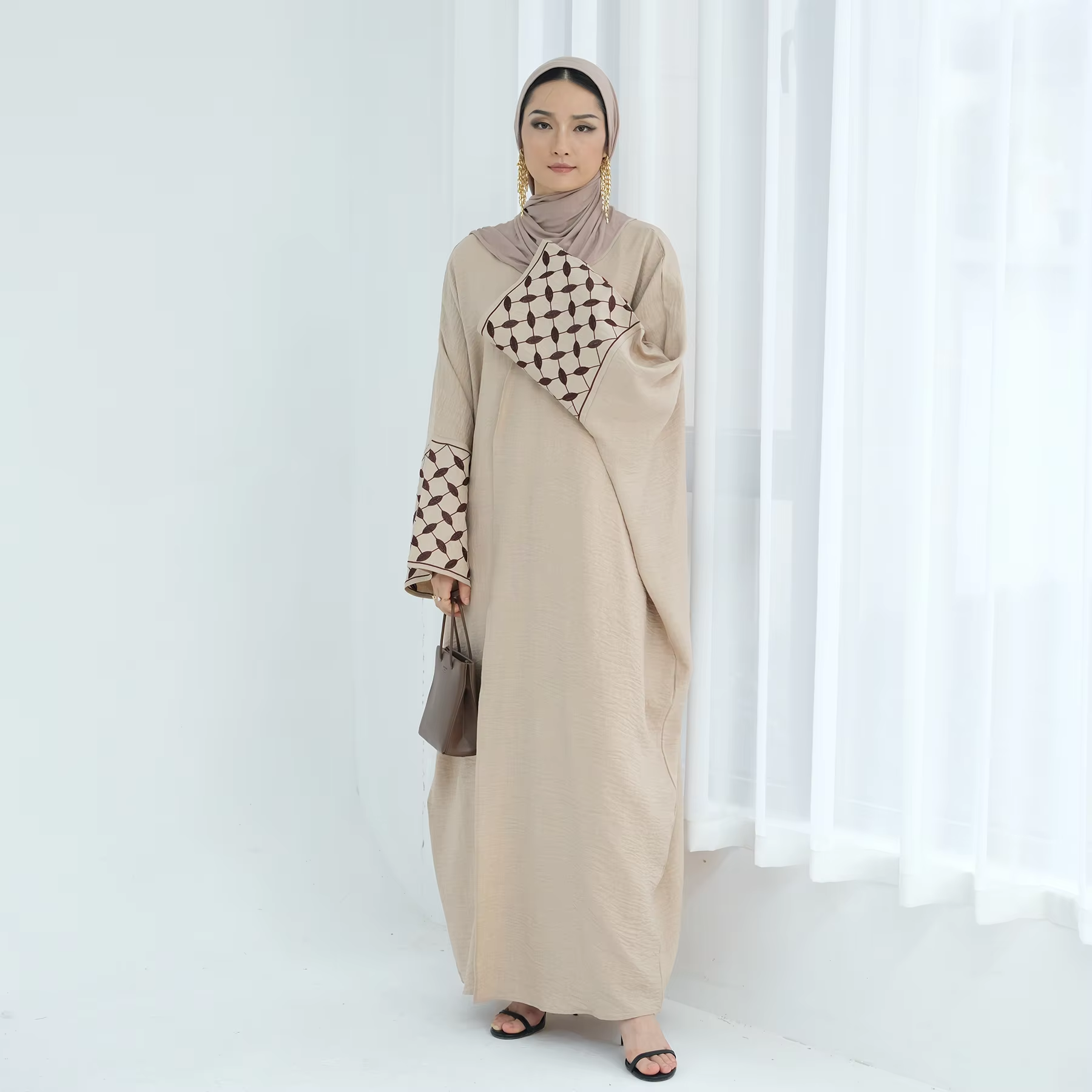 New Embroidery Abayas for Wome - Embroidery Kebaya recensione e prezzo