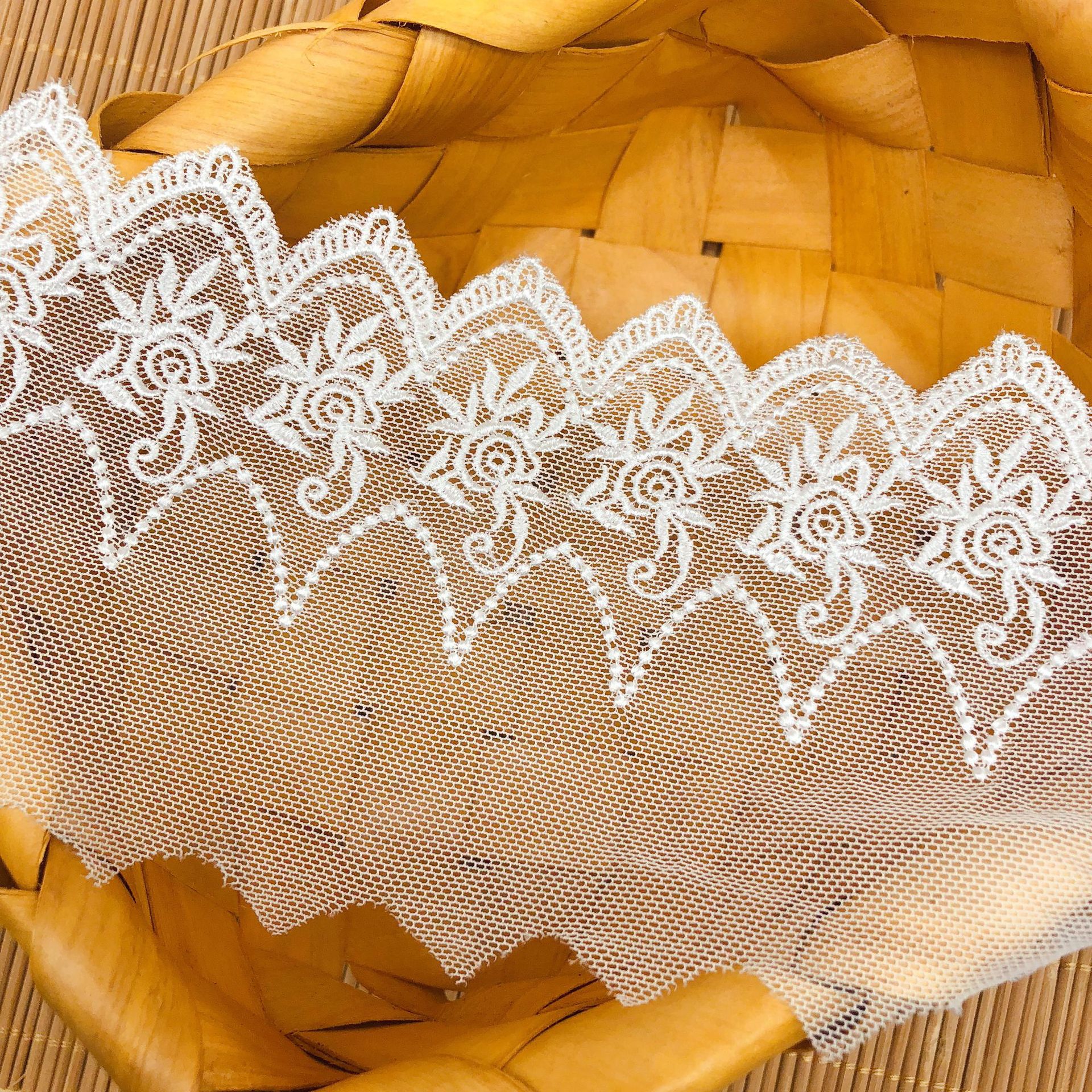 Mesh Embroidery Rose Tulle Fab - Embroidery Rose recensione e prezzo