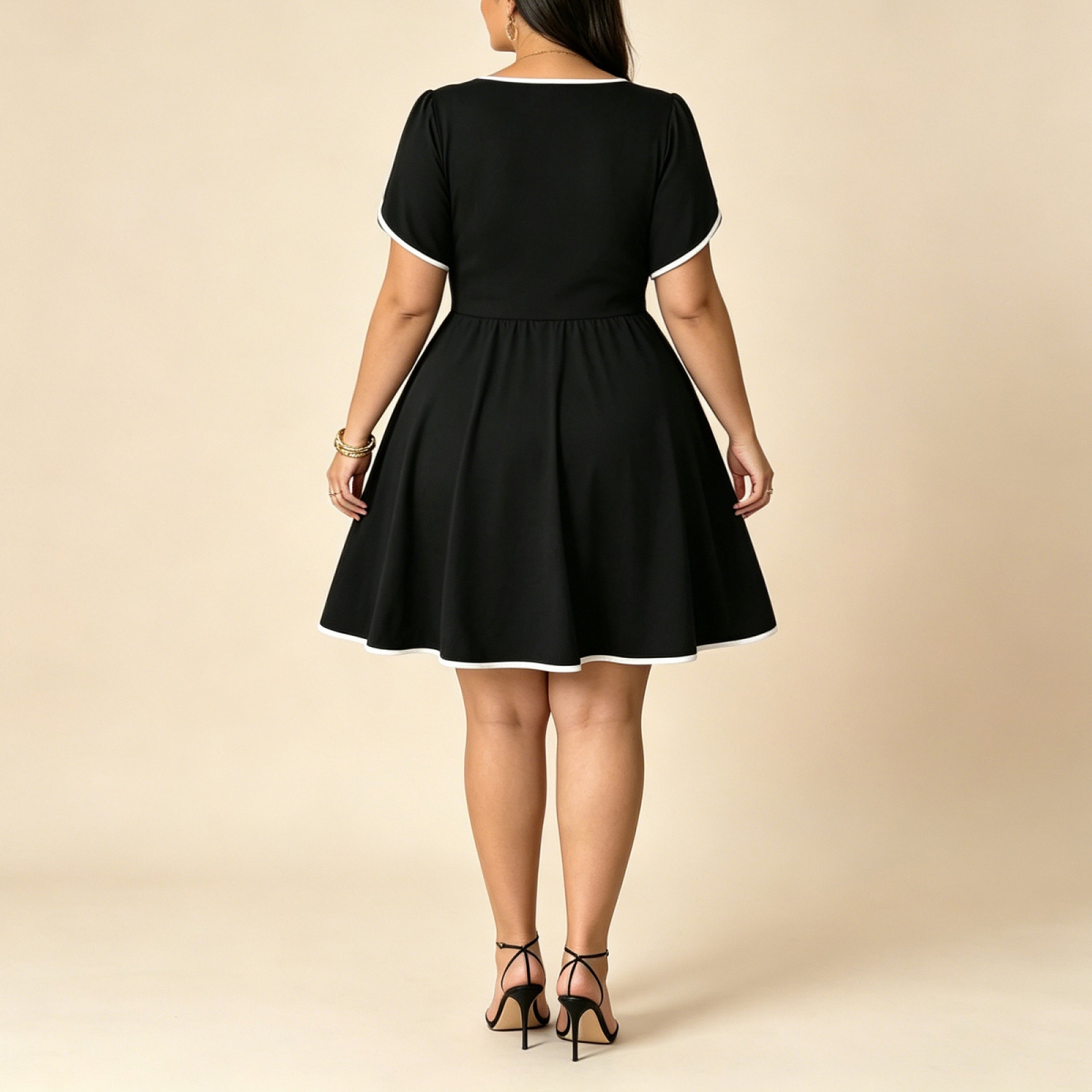 Elegant Lace Sleeveless V-Neck - Embroidery Details recensione e prezzo